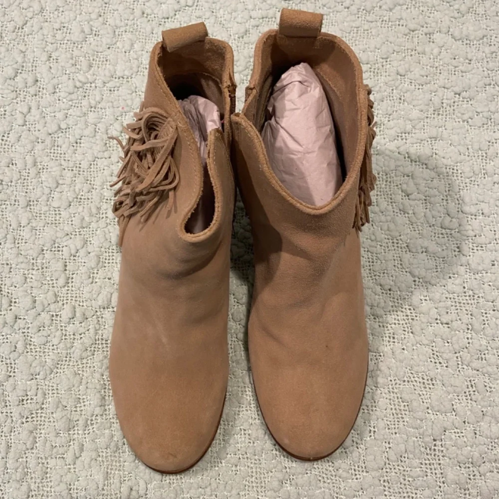 Matisse Cloey Suede Boot | Size 9 | Tan | Fun Fringe Accent